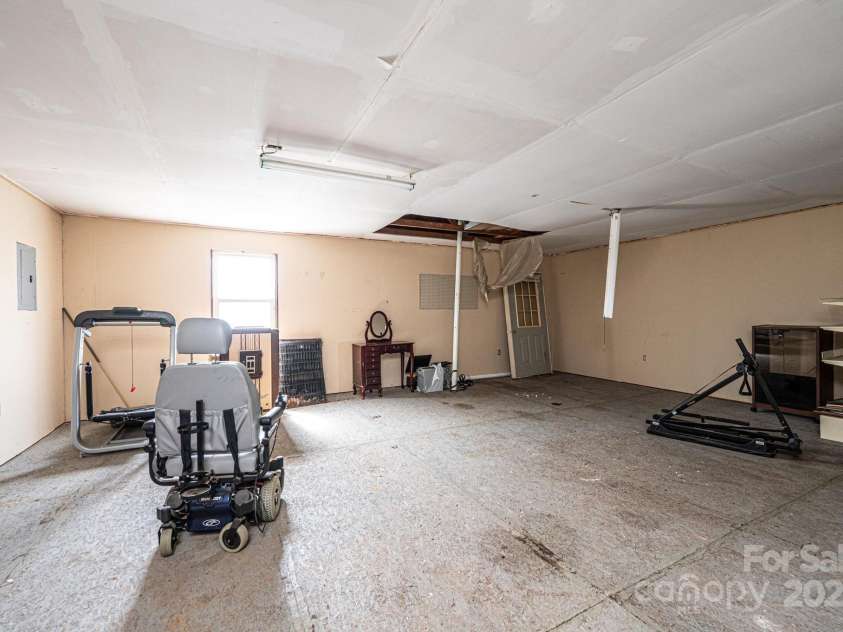 4846 Midway Sand Road, Hickory, NC 28601.  MLS# CAR4235091, YatesRealty ID 4062. 