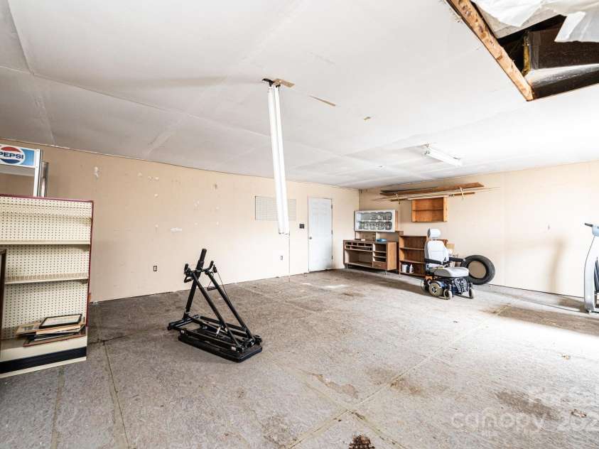 4846 Midway Sand Road, Hickory, NC 28601.  MLS# CAR4235091, YatesRealty ID 4062. 