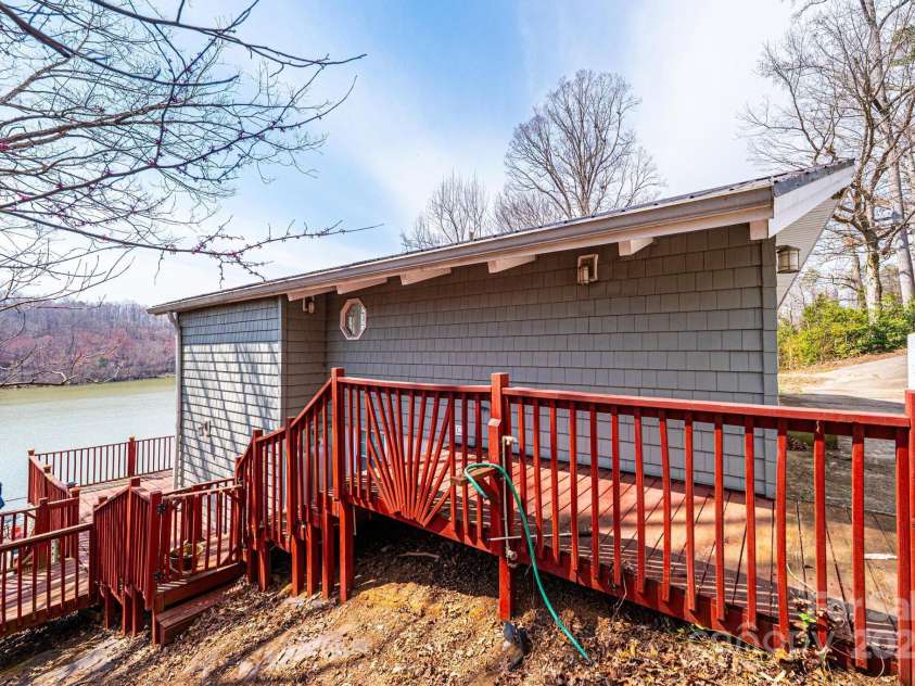 4846 Midway Sand Road, Hickory, NC 28601.  MLS# CAR4235091, YatesRealty ID 4062. 