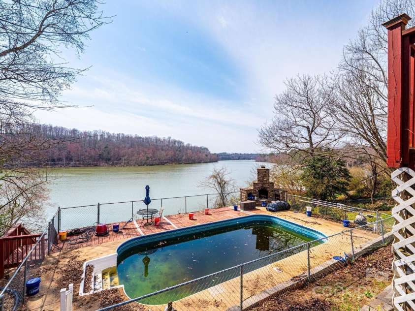 4846 Midway Sand Road, Hickory, NC 28601.  MLS# CAR4235091, YatesRealty ID 4062. 