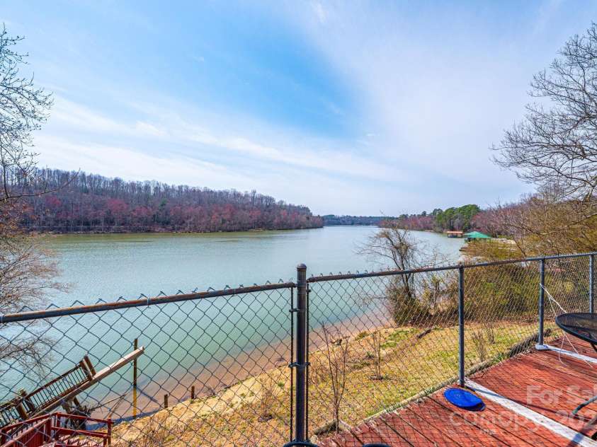 4846 Midway Sand Road, Hickory, NC 28601.  MLS# CAR4235091, YatesRealty ID 4062. 