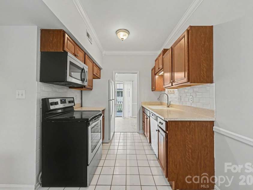 5947 Quail Hollow Road, Charlotte, NC 28210.  MLS# CAR4340931, YatesRealty ID 4062. 