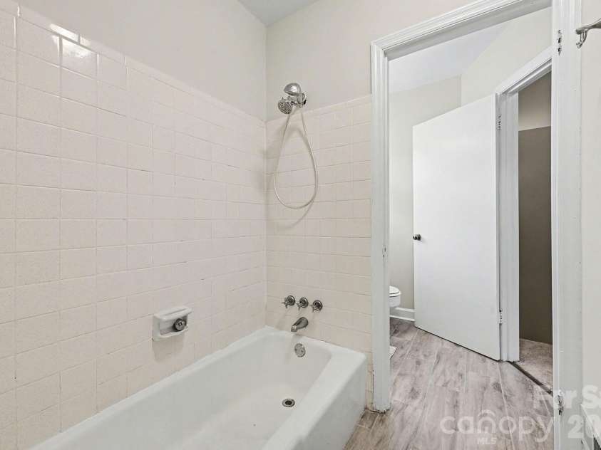 5947 Quail Hollow Road, Charlotte, NC 28210.  MLS# CAR4340931, YatesRealty ID 4062. 