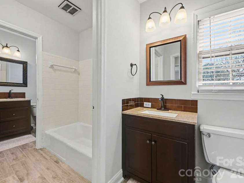 5947 Quail Hollow Road, Charlotte, NC 28210.  MLS# CAR4340931, YatesRealty ID 4062. 