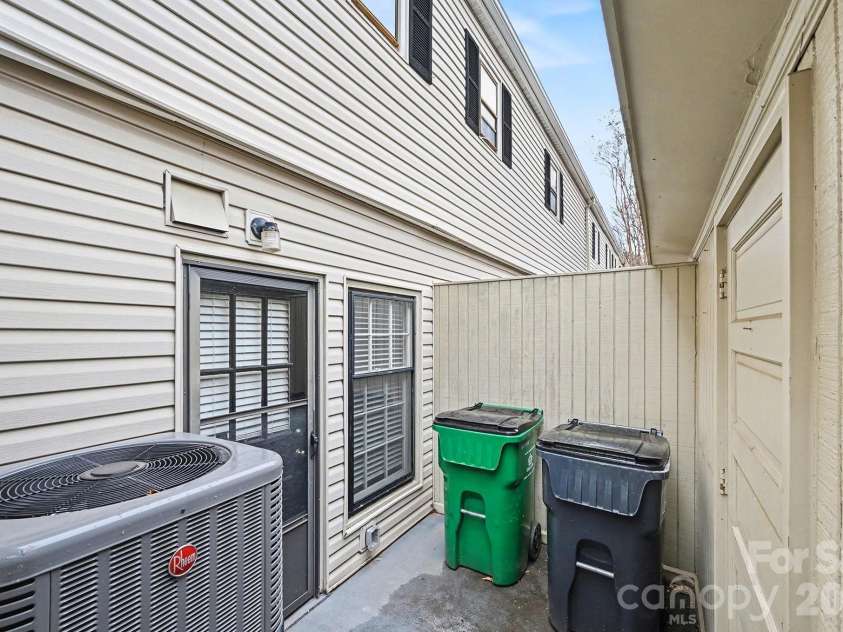 5947 Quail Hollow Road, Charlotte, NC 28210.  MLS# CAR4340931, YatesRealty ID 4062. 