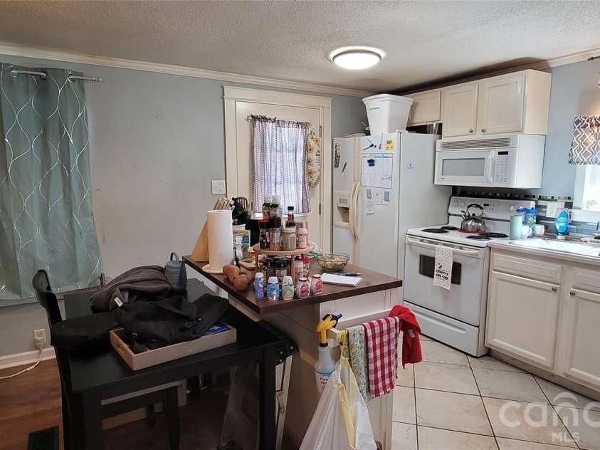 435 Airport Road, Gastonia, NC 28056.  MLS# CAR4409973, YatesRealty ID 40623. Kitchen