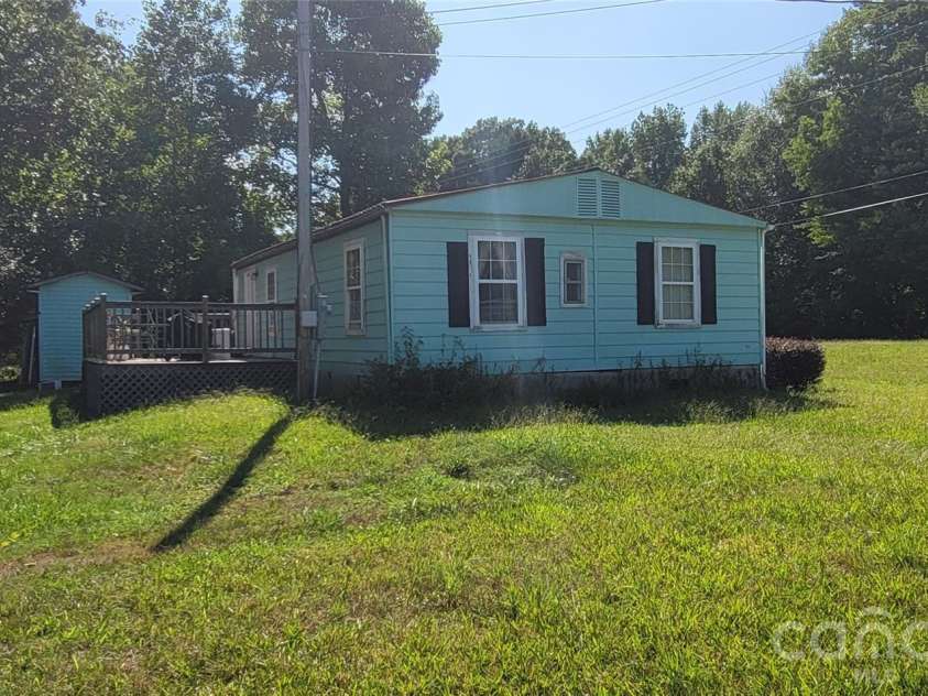 435 Airport Road, Gastonia, NC 28056.  MLS# CAR4409973, YatesRealty ID 40623. Left Side