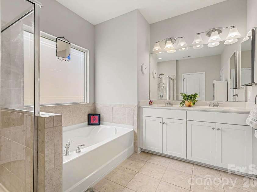 3246 Lock Erne Avenue, Kannapolis, NC 28081.  MLS# CAR4408977, YatesRealty ID 40624. Primary Bathroom