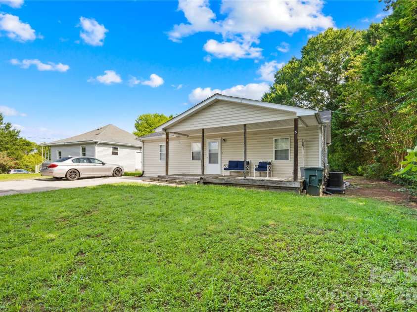 2104 Court Drive, Gastonia, NC 28054.  MLS# CAR4410155, YatesRealty ID 40626. 