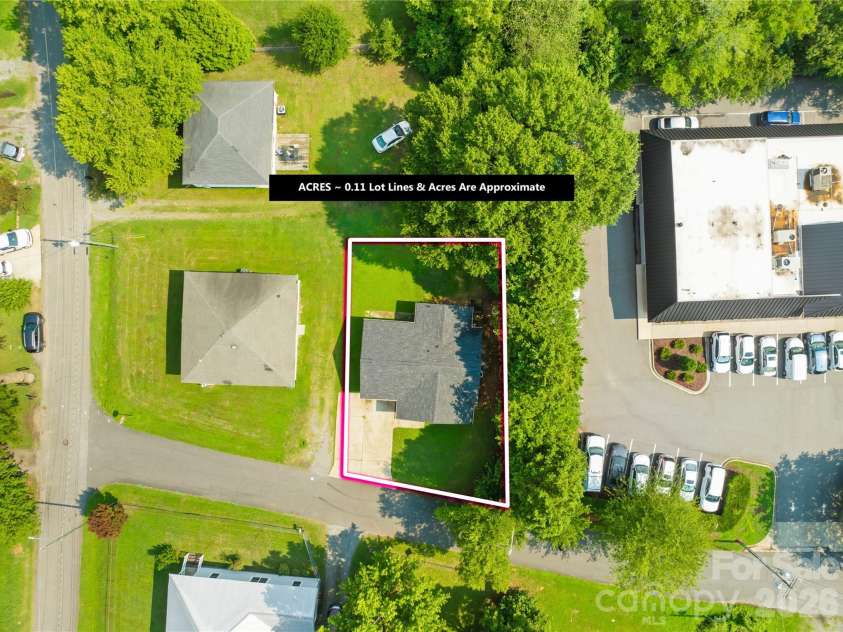 2104 Court Drive, Gastonia, NC 28054.  MLS# CAR4410155, YatesRealty ID 40626. 