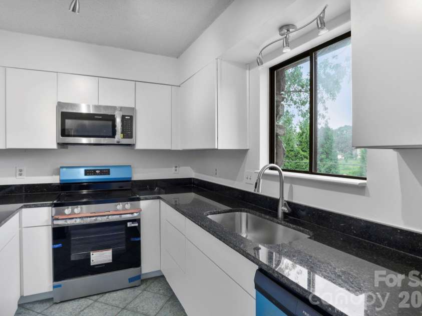 304 Birch Forest Lane, Asheville, NC 28803.  MLS# CAR4409571, YatesRealty ID 40627. 