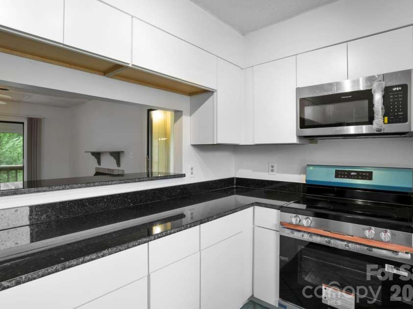 304 Birch Forest Lane, Asheville, NC 28803.  MLS# CAR4409571, YatesRealty ID 40627. 