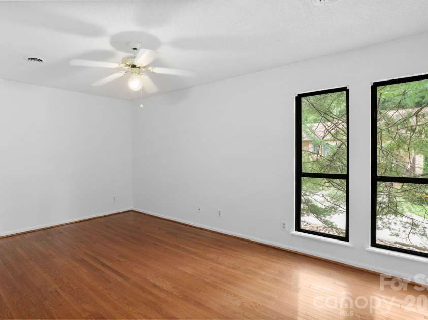 304 Birch Forest Lane, Asheville, NC 28803.  MLS# CAR4409571, YatesRealty ID 40627. 