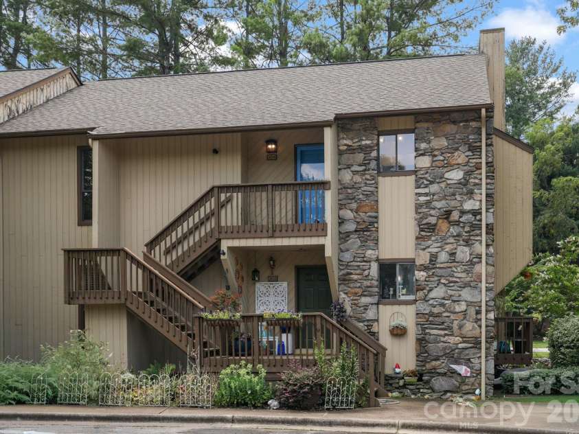304 Birch Forest Lane, Asheville, NC 28803.  MLS# CAR4409571, YatesRealty ID 40627. 