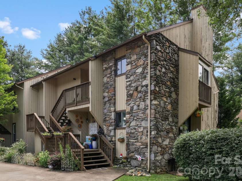 304 Birch Forest Lane, Asheville, NC 28803.  MLS# CAR4409571, YatesRealty ID 40627. 