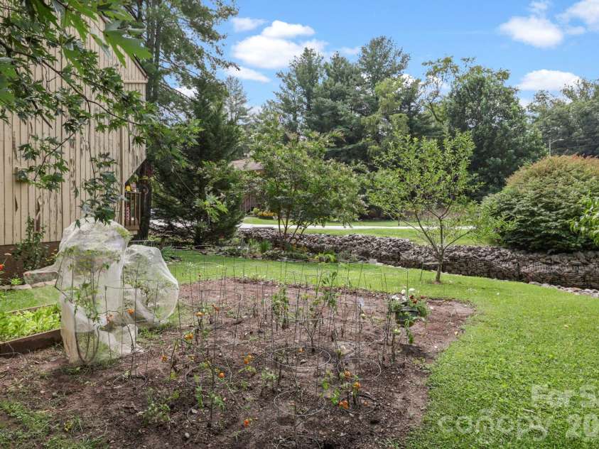 304 Birch Forest Lane, Asheville, NC 28803.  MLS# CAR4409571, YatesRealty ID 40627. 