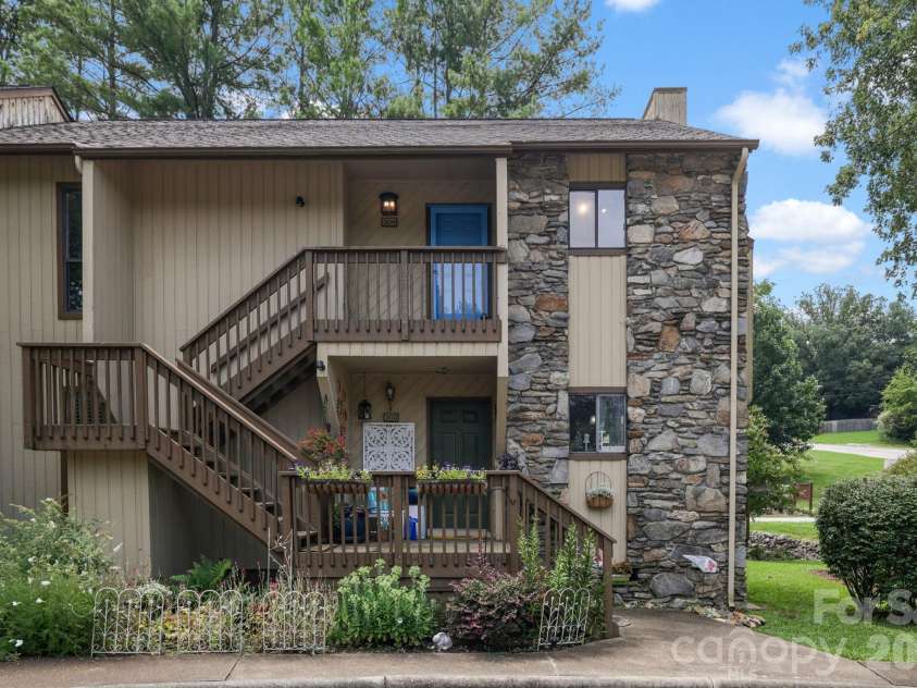 304 Birch Forest Lane, Asheville, NC 28803.  MLS# CAR4409571, YatesRealty ID 40627. Upper Floor Unit