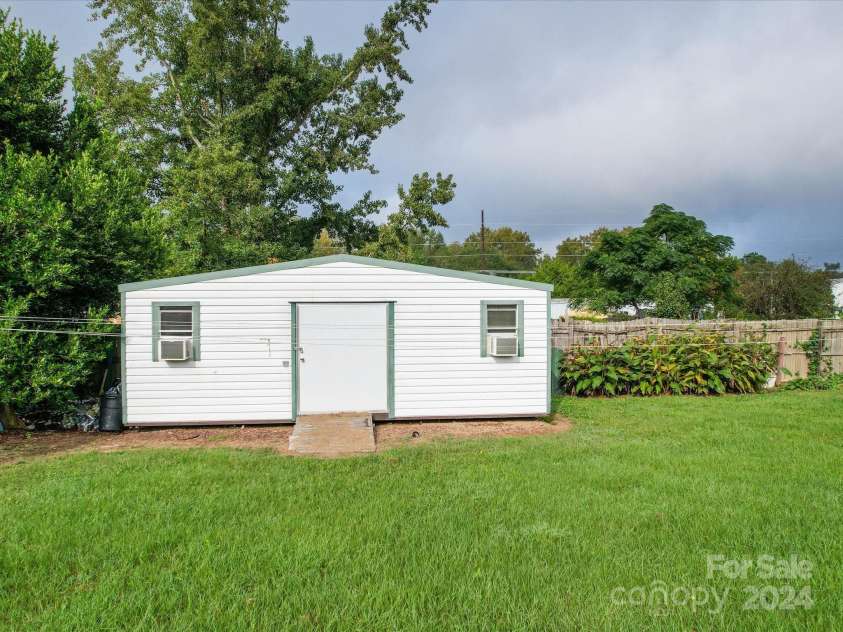 20100 Lee Lane, Laurinburg, NC 28352.  MLS# CAR4187993, YatesRealty ID 4063. 