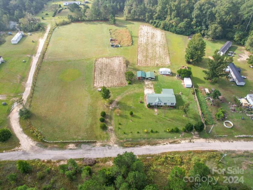 20100 Lee Lane, Laurinburg, NC 28352.  MLS# CAR4187993, YatesRealty ID 4063. 