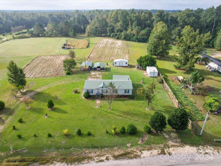 20100 Lee Lane, Laurinburg, NC 28352.  MLS# CAR4187993, YatesRealty ID 4063. 
