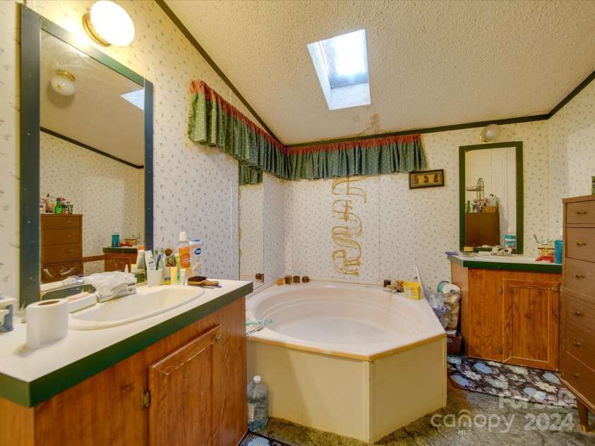 20100 Lee Lane, Laurinburg, NC 28352.  MLS# CAR4187993, YatesRealty ID 4063. 