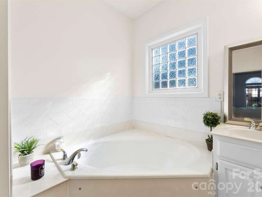 2381 Westerholt Court, Mount Pleasant, NC 28124.  MLS# CAR4340124, YatesRealty ID 4063. Primary Bathroom Ensuite