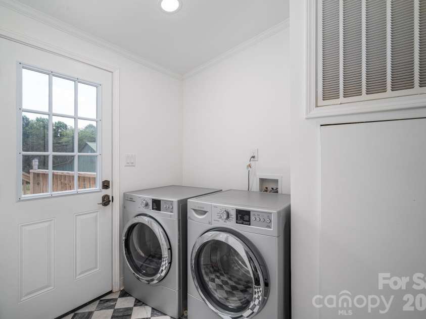 1130 Howards Creek Mill Road, Vale, NC 28168.  MLS# CAR4408725, YatesRealty ID 40631. Laundry/mud room