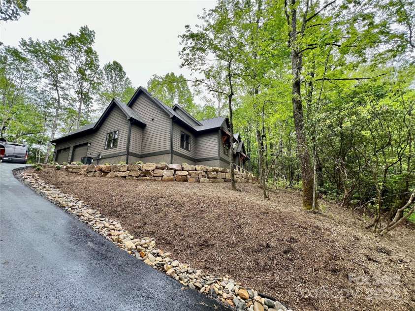 435 Soquili Drive, Brevard, NC 28712.  MLS# CAR4255595, YatesRealty ID 4064. Peaceful Setting