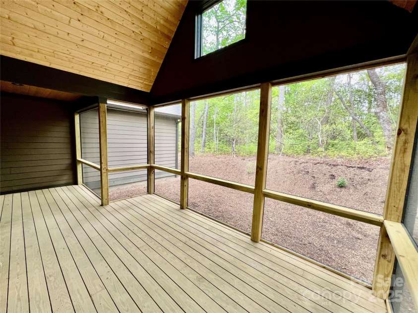 435 Soquili Drive, Brevard, NC 28712.  MLS# CAR4255595, YatesRealty ID 4064. Room to Entertain