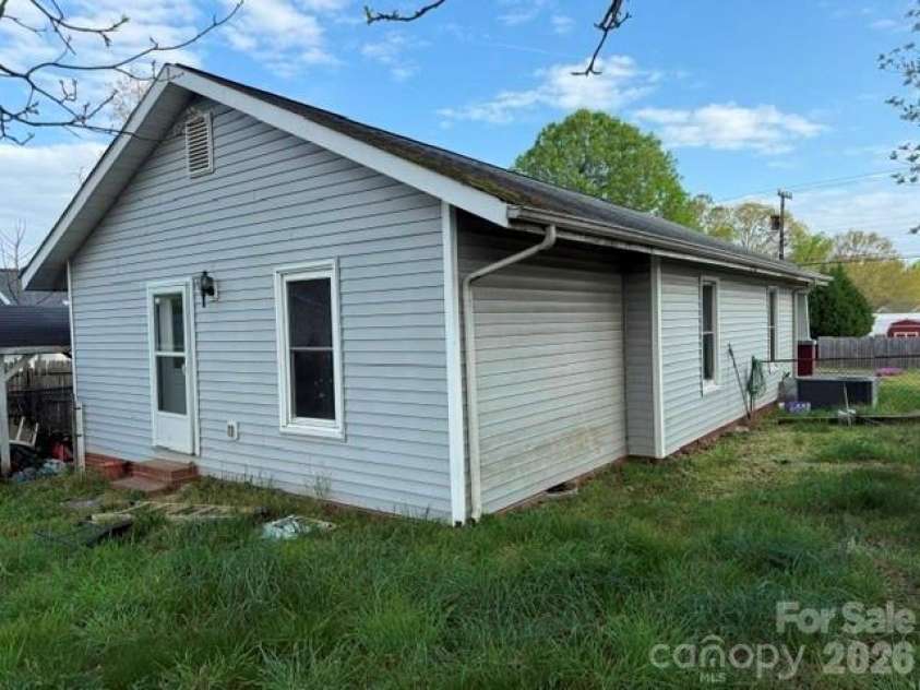 1506 Moose Road, Kannapolis, NC 28083.  MLS# CAR4407794, YatesRealty ID 40641. 