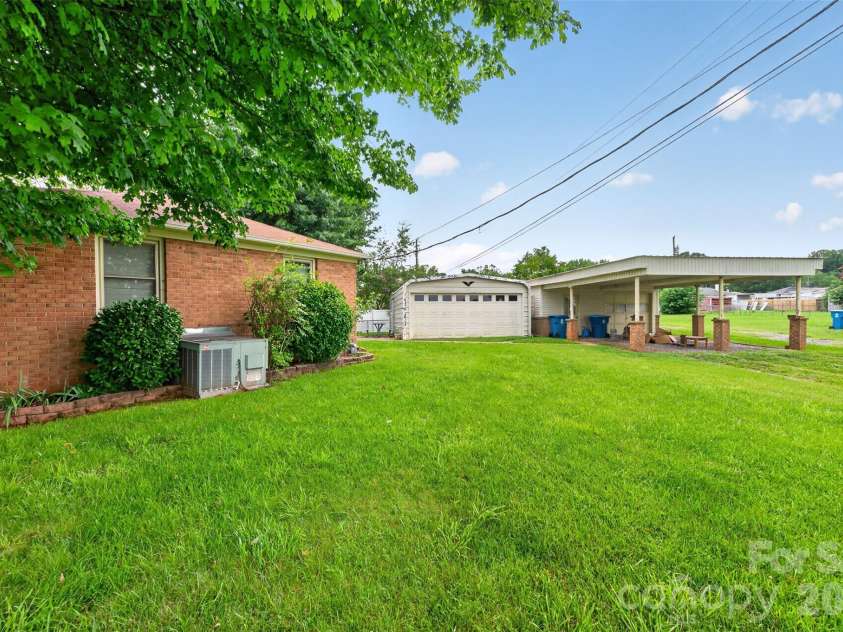 165 34th Street, Hickory, NC 28601.  MLS# CAR4409328, YatesRealty ID 40642. 