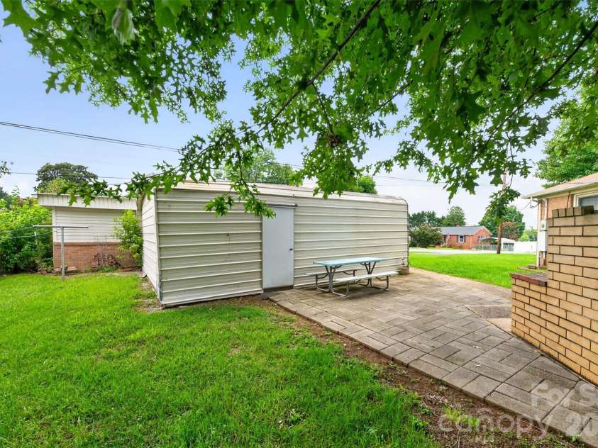 165 34th Street, Hickory, NC 28601.  MLS# CAR4409328, YatesRealty ID 40642. 