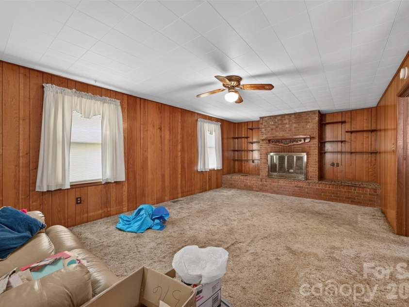 165 34th Street, Hickory, NC 28601.  MLS# CAR4409328, YatesRealty ID 40642. 