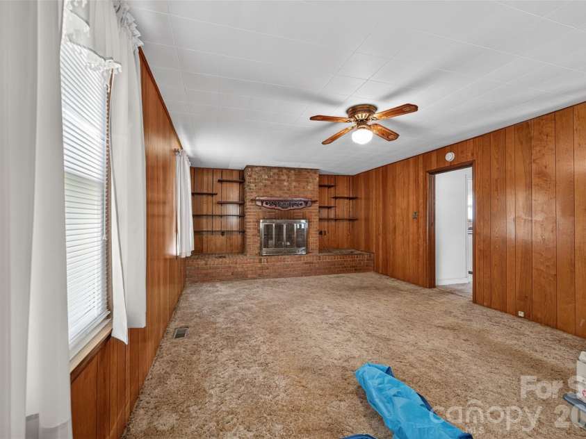 165 34th Street, Hickory, NC 28601.  MLS# CAR4409328, YatesRealty ID 40642. 