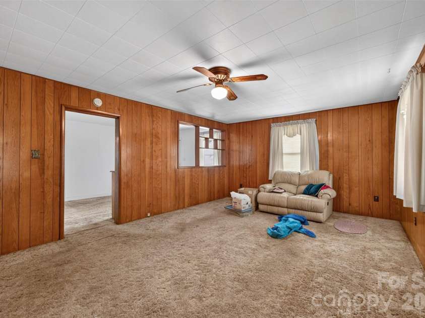 165 34th Street, Hickory, NC 28601.  MLS# CAR4409328, YatesRealty ID 40642. 