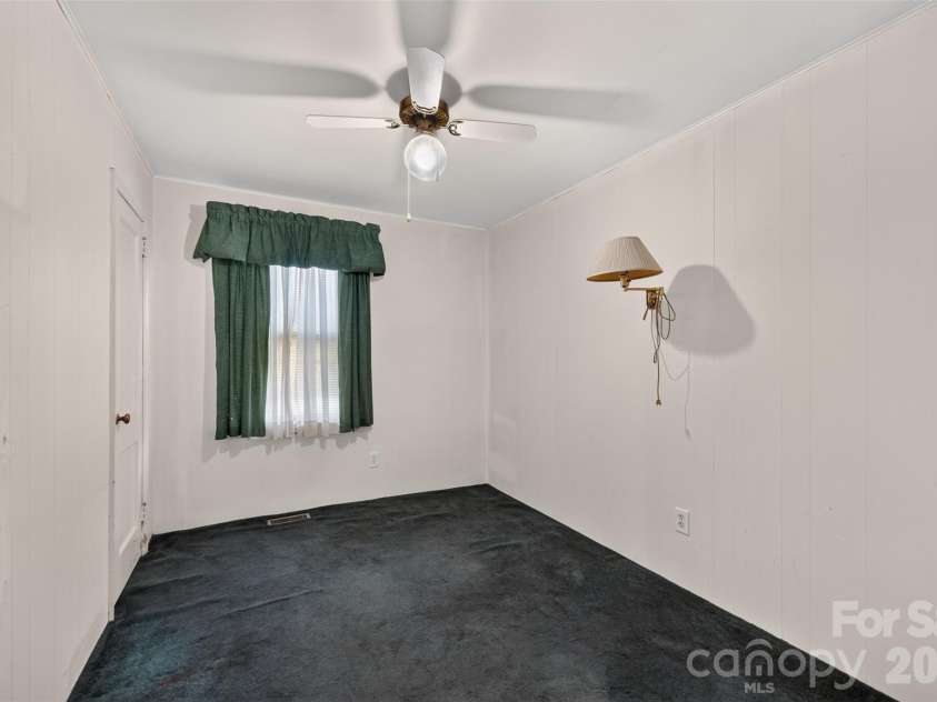 165 34th Street, Hickory, NC 28601.  MLS# CAR4409328, YatesRealty ID 40642. 