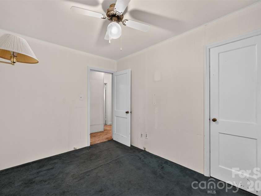 165 34th Street, Hickory, NC 28601.  MLS# CAR4409328, YatesRealty ID 40642. 
