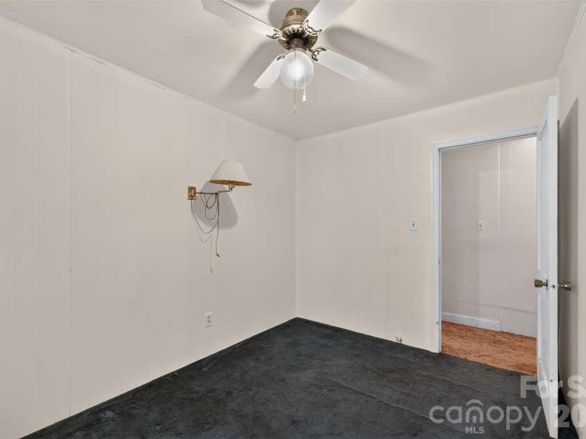 165 34th Street, Hickory, NC 28601.  MLS# CAR4409328, YatesRealty ID 40642. 