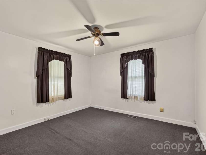 165 34th Street, Hickory, NC 28601.  MLS# CAR4409328, YatesRealty ID 40642. 