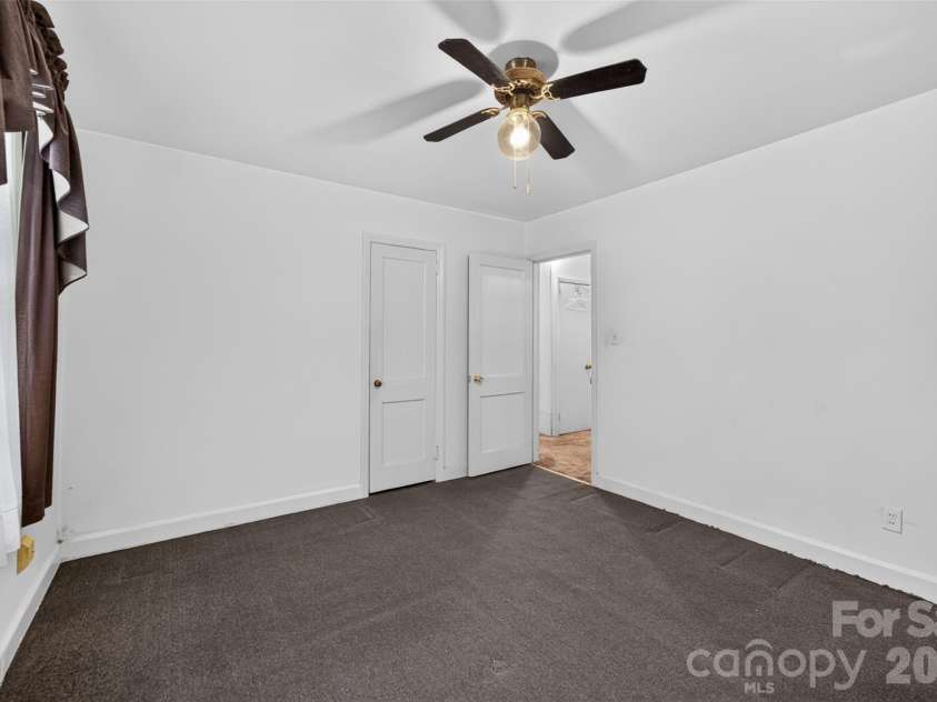 165 34th Street, Hickory, NC 28601.  MLS# CAR4409328, YatesRealty ID 40642. 