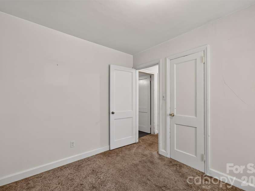 165 34th Street, Hickory, NC 28601.  MLS# CAR4409328, YatesRealty ID 40642. 