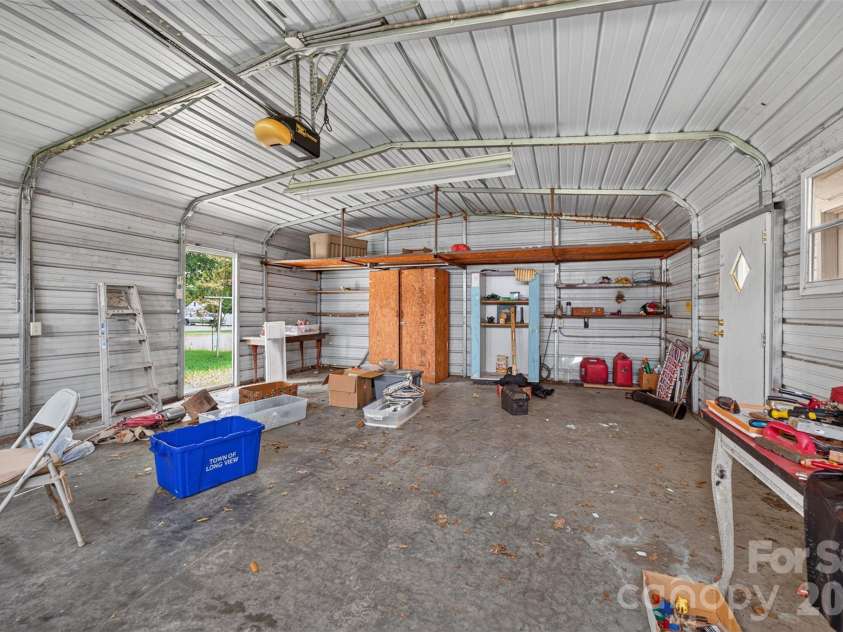 165 34th Street, Hickory, NC 28601.  MLS# CAR4409328, YatesRealty ID 40642. 