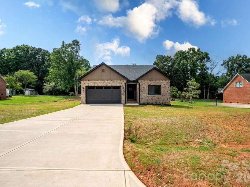2678 Prince Drive, Lincolnton, NC 28092.  MLS# CAR4409049, YatesRealty ID 40643. 