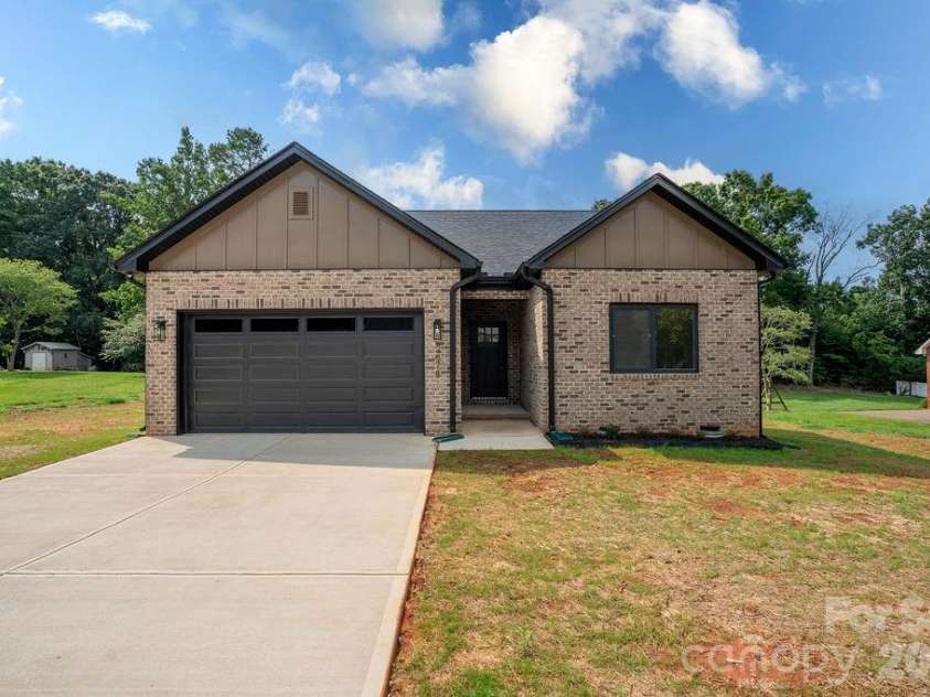 2678 Prince Drive, Lincolnton, NC 28092.  MLS# CAR4409049, YatesRealty ID 40643. 