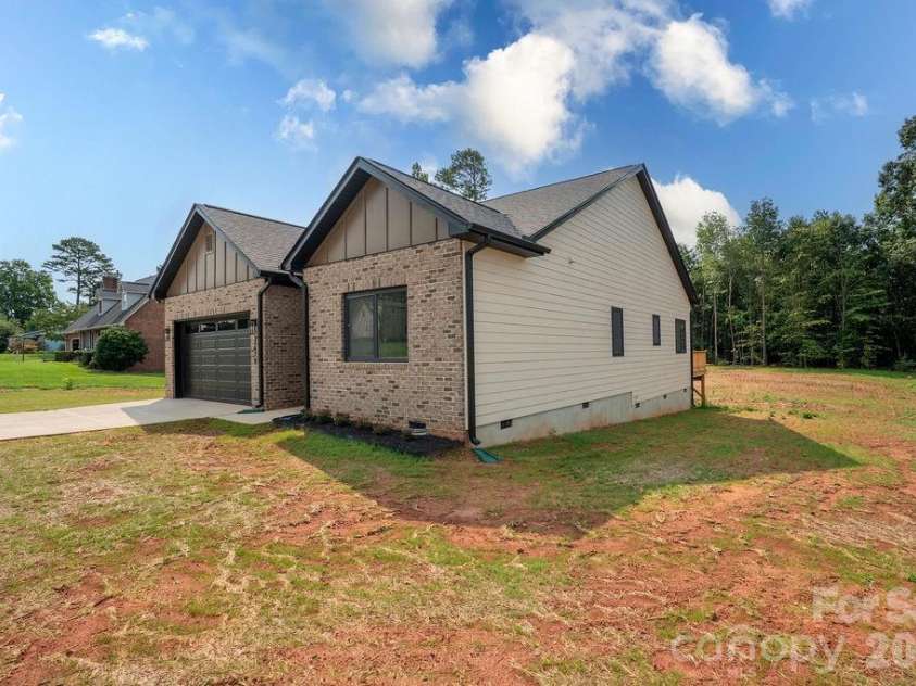 2678 Prince Drive, Lincolnton, NC 28092.  MLS# CAR4409049, YatesRealty ID 40643. 