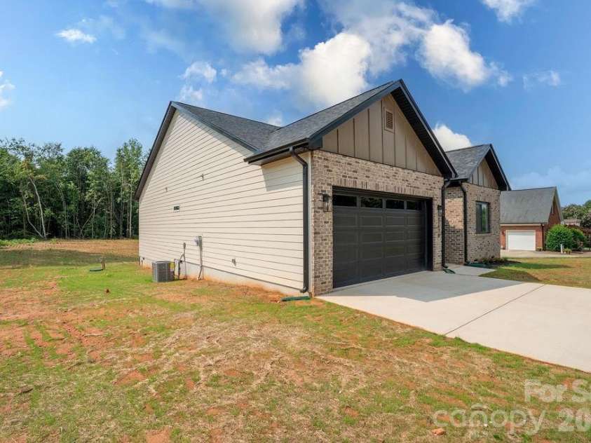 2678 Prince Drive, Lincolnton, NC 28092.  MLS# CAR4409049, YatesRealty ID 40643. 
