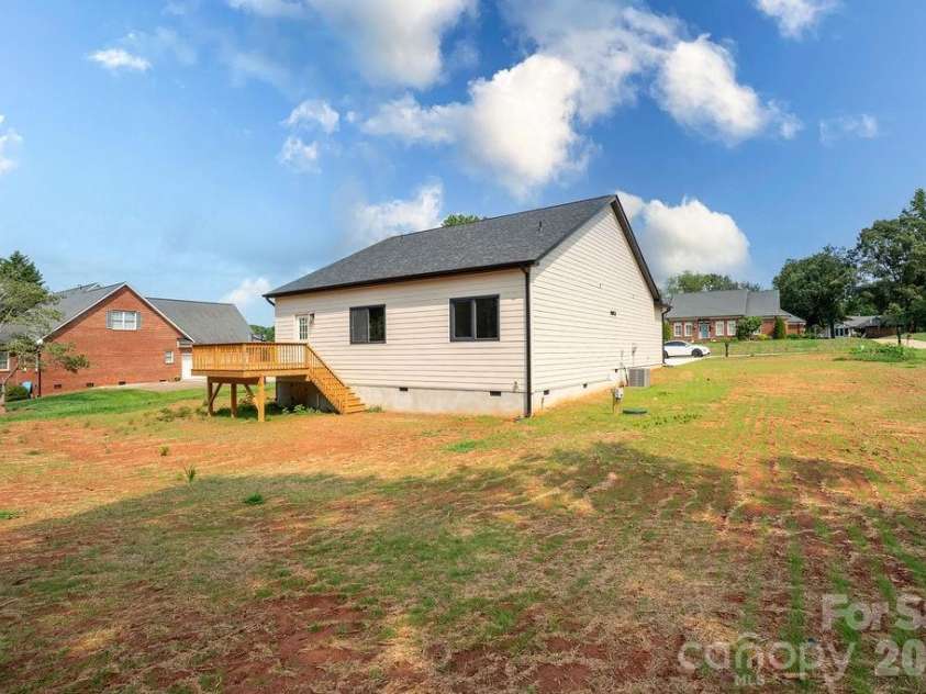 2678 Prince Drive, Lincolnton, NC 28092.  MLS# CAR4409049, YatesRealty ID 40643. 