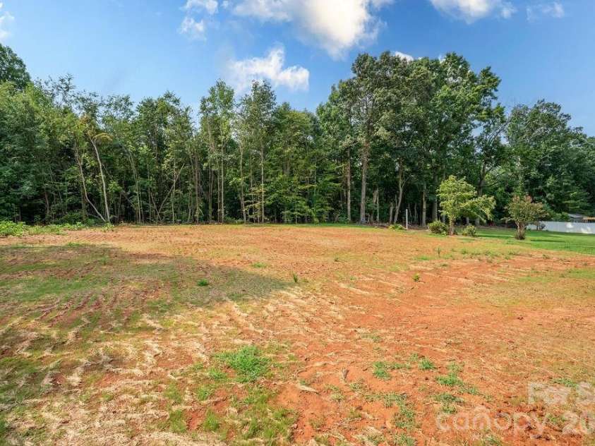 2678 Prince Drive, Lincolnton, NC 28092.  MLS# CAR4409049, YatesRealty ID 40643. 