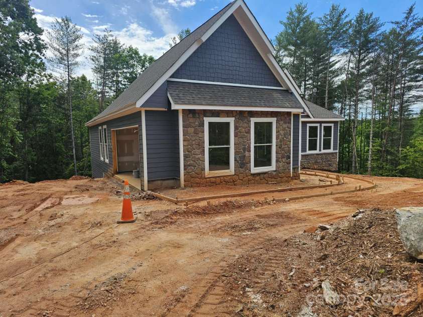 2031 Robert Drive, Morganton, NC 28655.  MLS# CAR4283442, YatesRealty ID 4065. 