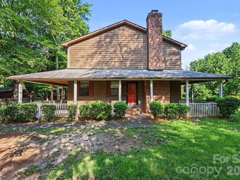 5729 Brickstone Drive, Charlotte, NC 28227.  MLS# CAR4403654, YatesRealty ID 40650. 